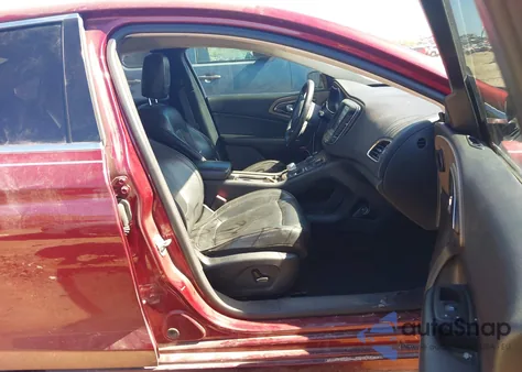 2015 Chrysler 200 C z USA, uszkodzony, nr VIN 1C3CCCCB8FN622249